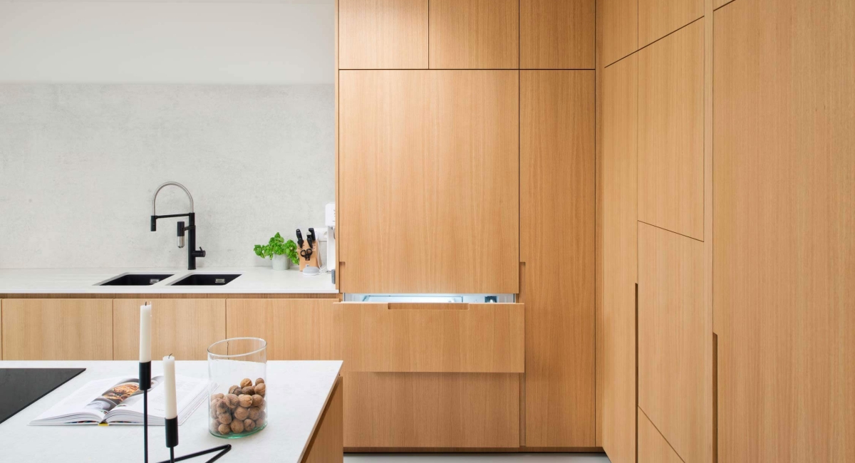 Woning D Sleidinge - keuken koellade open