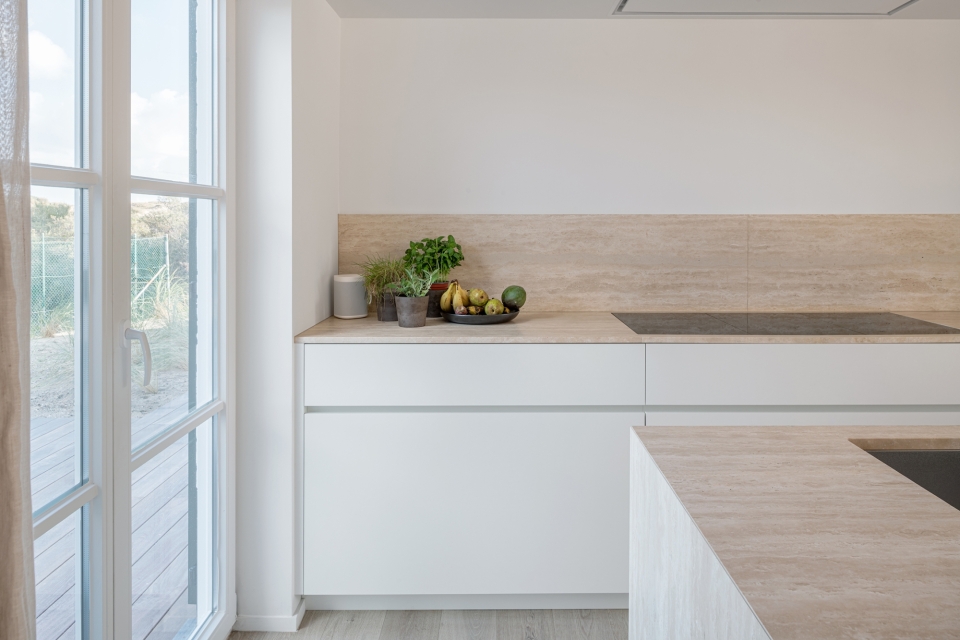 woning R - eiland natuursteen