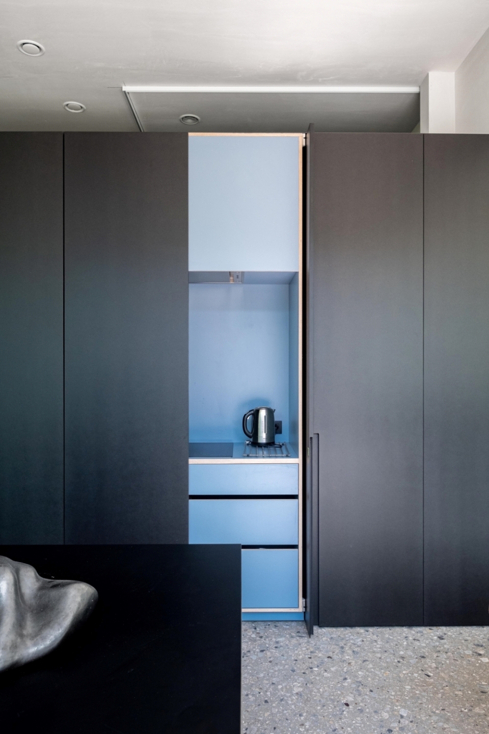 Woning V Lovendegem - keuken aanrecht half open
